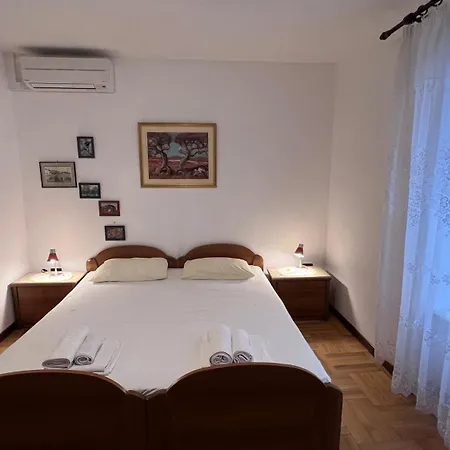 Apartment Tudor Hvar Old Town Groda, Center For 2 Guests